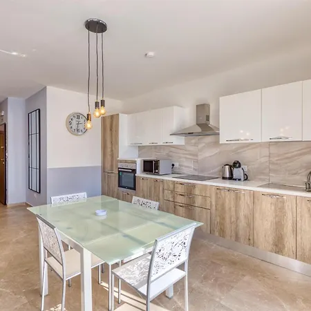 アパート 2br With Private Balcony By 360 Estates *