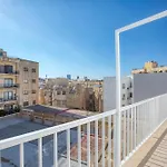 2br With Private Balcony By 360 Estates Apartament