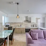 2br With Private Balcony By 360 Estates *