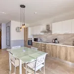 Apartment 2br With Private Balcony By 360 Estates *