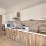 Apartment 2br With Private Balcony By 360 Estates *