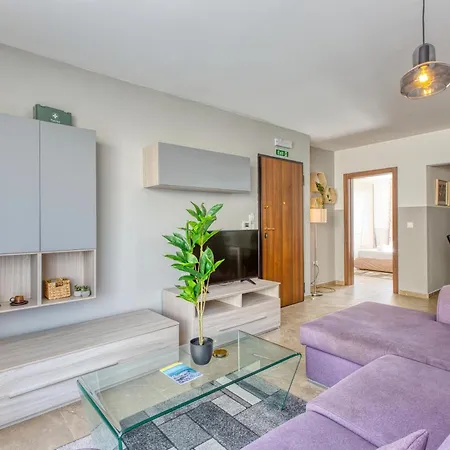 2br With Private Balcony By 360 Estates Apartment *