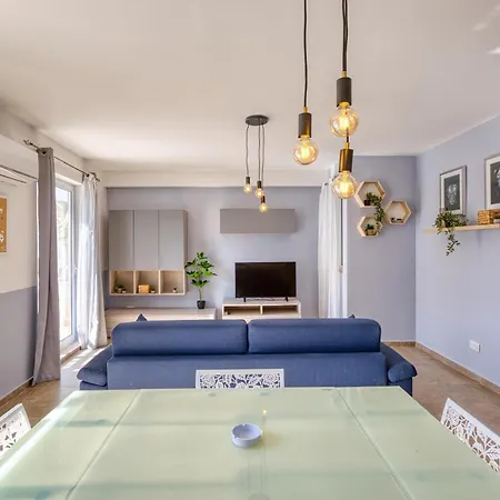 شقة 2br With Private Balcony By 360 Estates