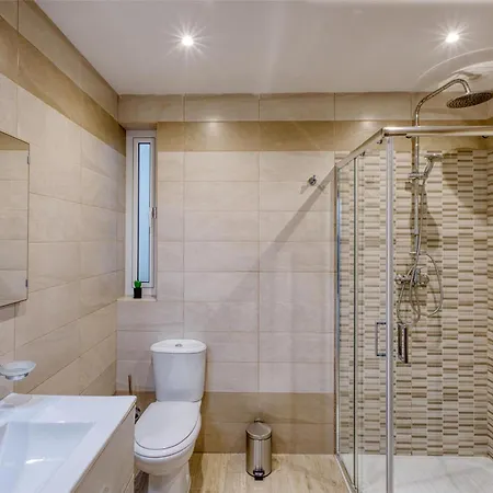 2br With Private Balcony By 360 Estates דירה סליאמה