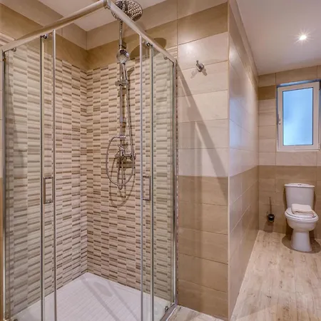 شقة 2br With Private Balcony By 360 Estates *