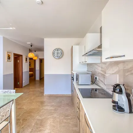 2br With Private Balcony By 360 Estates شقة