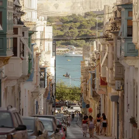 2br With Private Balcony By 360 Estates Apartment *