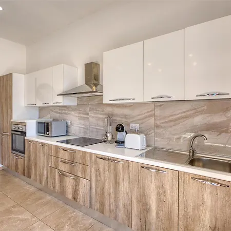 דירה 2br With Private Balcony By 360 Estates *