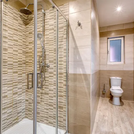 דירה 2br With Private Balcony By 360 Estates *